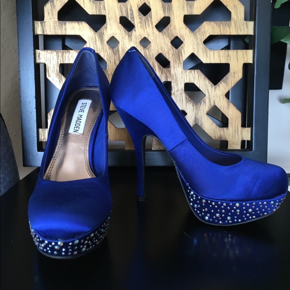 Steve Madden Royal Blue Satin Pumps size 6